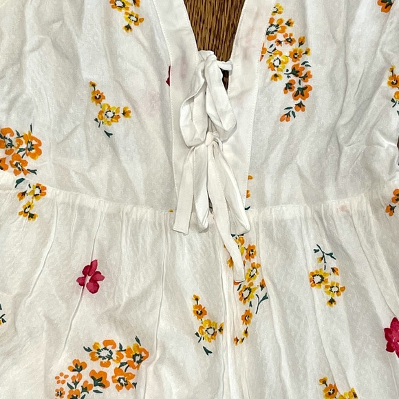 Urban Outfitters White Floral Romper - Picture 3 of 13